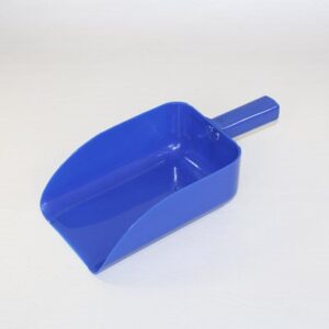 Plastic feed scoop